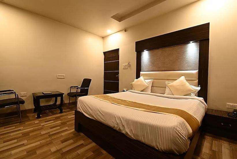 Hotel I.P. Palace ラクナウ エクステリア 写真